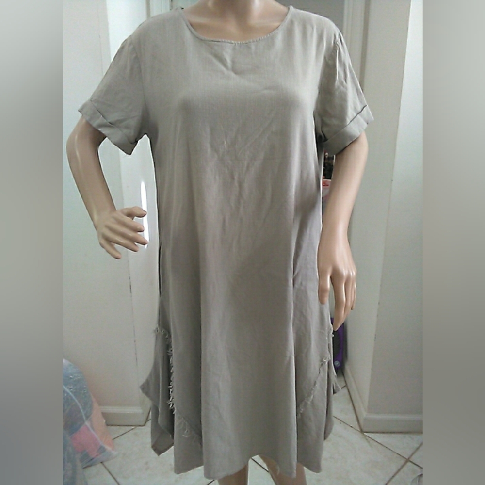 NWOT EASEL Casual Short Sleeve Tunic Dress in Light Taupe W/ RAW SIDE EDGES SM.